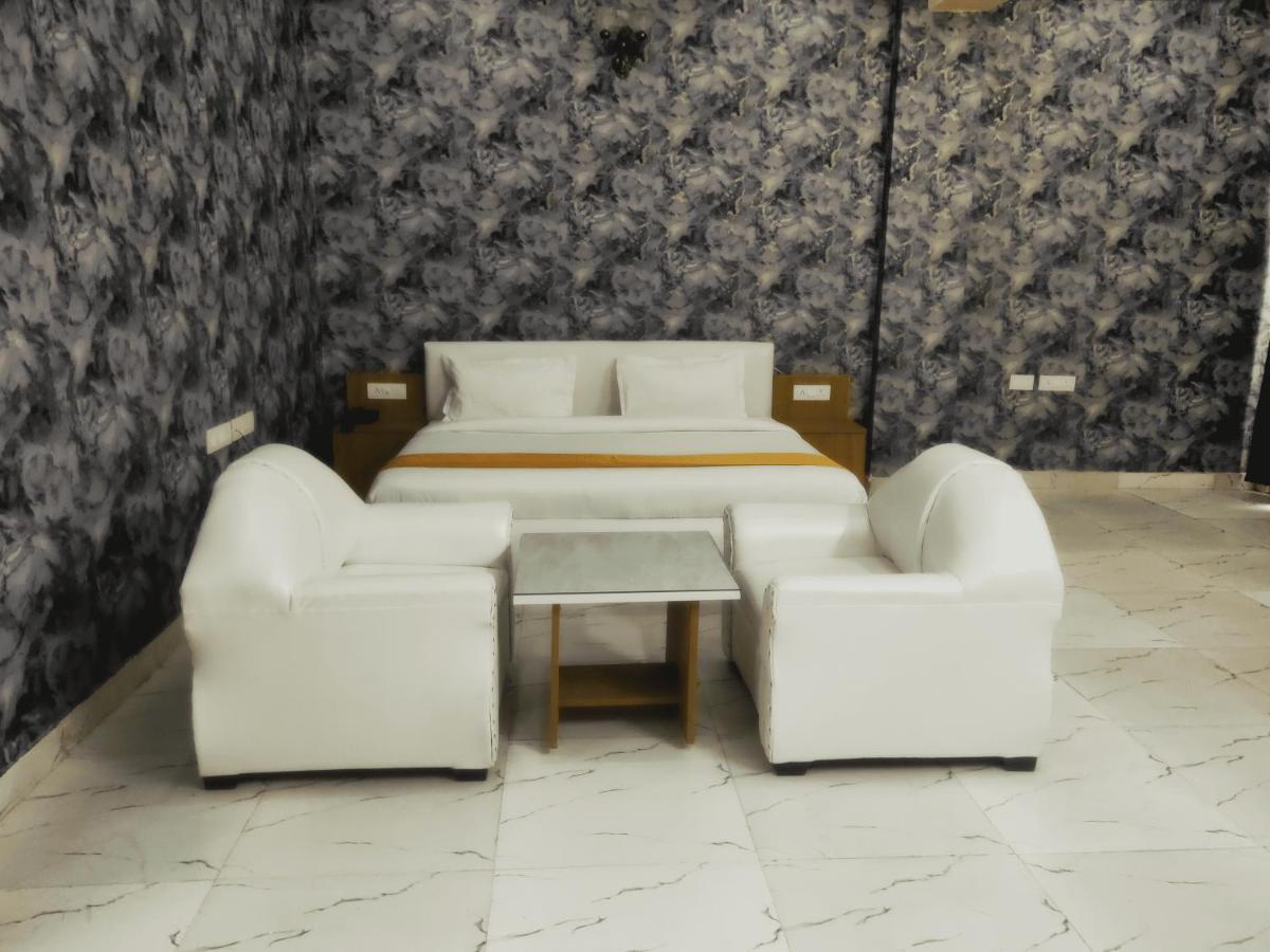 The Divine Residency Hotel Greater Noida Exterior photo