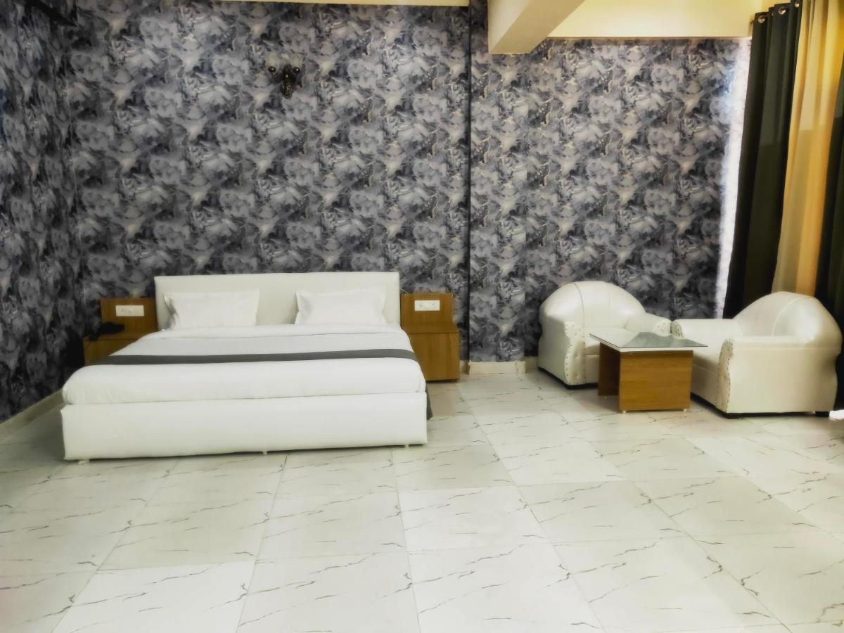 The Divine Residency Hotel Greater Noida Exterior photo